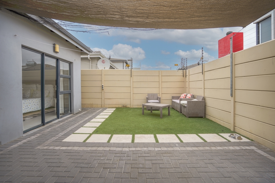 2 Bedroom Property for Sale in Parklands North Western Cape
